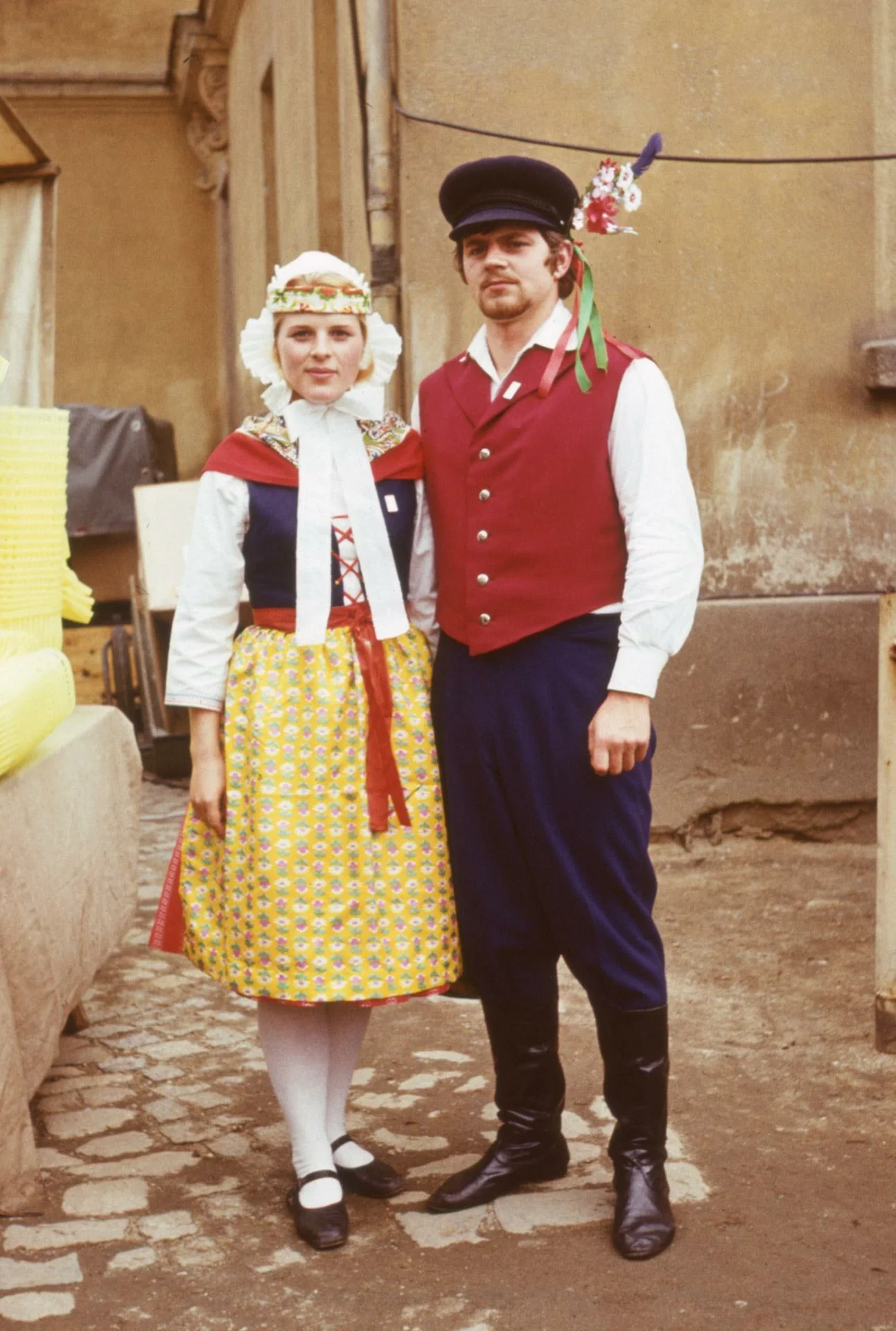 Пара молодых лужичан в народной одежде, г. Будишин.