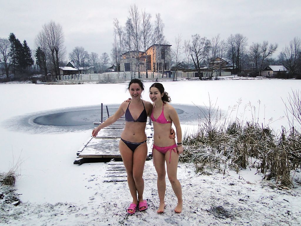 1024px winter russia bikini